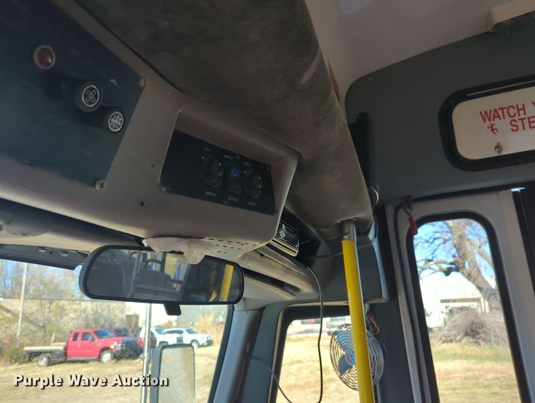 image for item OD9060 2002 International 3400  shuttle bus