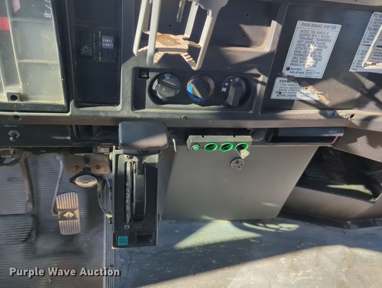 image for item OD9060 2002 International 3400  shuttle bus