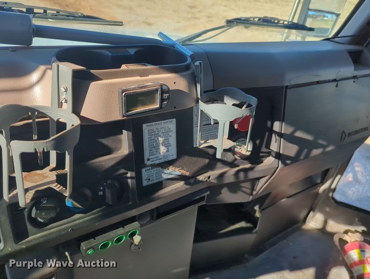 image for item OD9060 2002 International 3400  shuttle bus