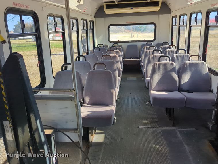 image for item OD9060 2002 International 3400  shuttle bus