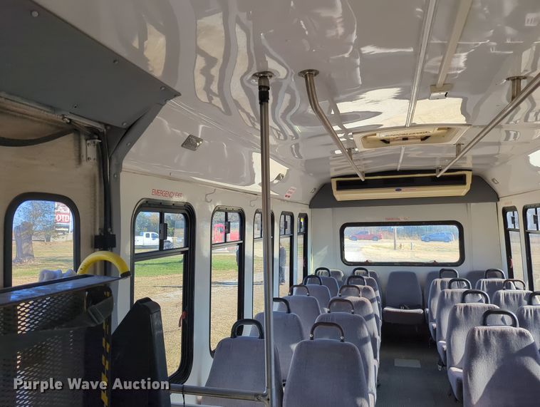 image for item OD9060 2002 International 3400  shuttle bus