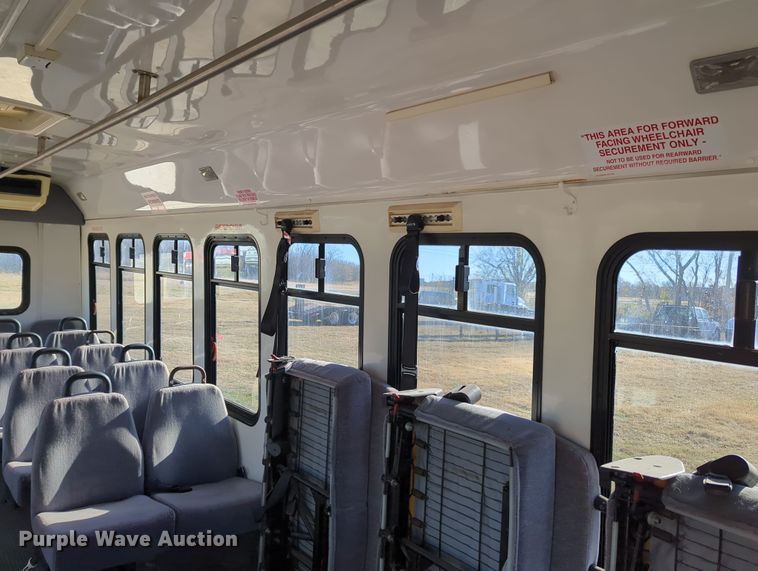 image for item OD9060 2002 International 3400  shuttle bus