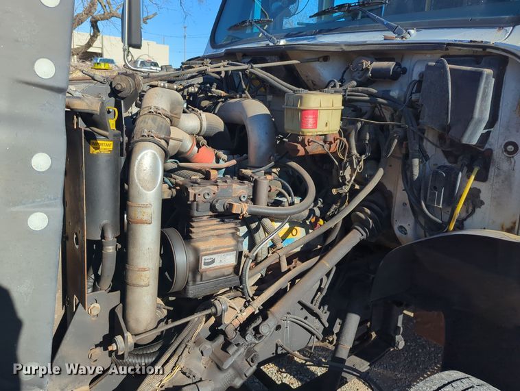 image for item OD9060 2002 International 3400  shuttle bus