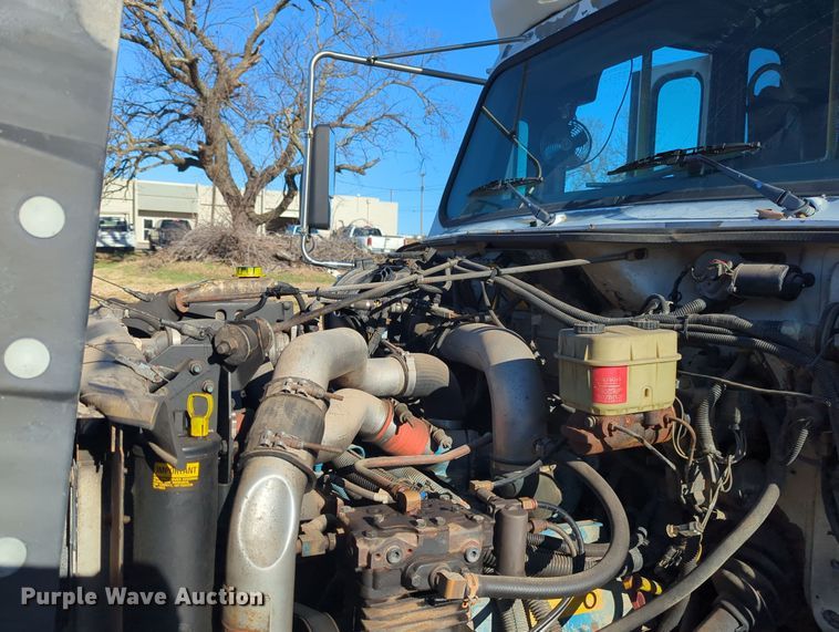 image for item OD9060 2002 International 3400  shuttle bus