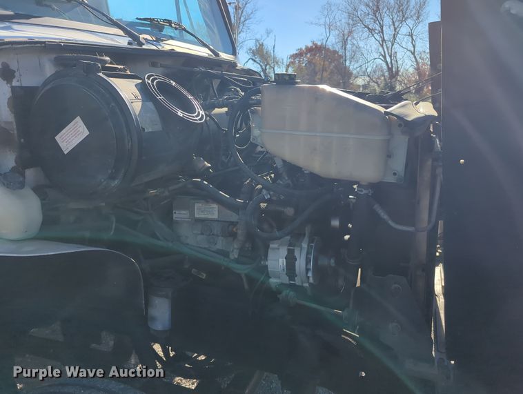 image for item OD9060 2002 International 3400  shuttle bus