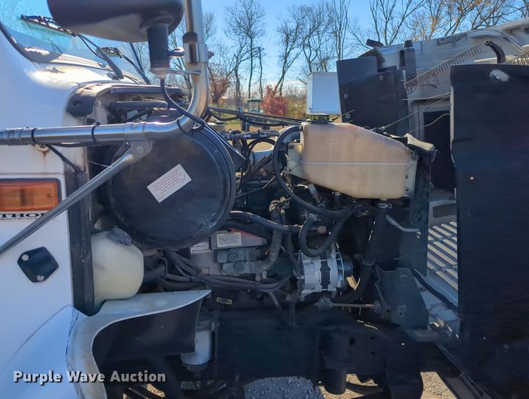 image for item OD9060 2002 International 3400  shuttle bus