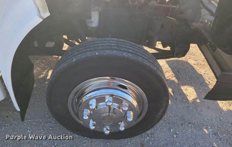 image for item OD9060 2002 International 3400  shuttle bus