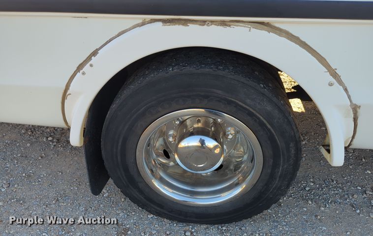 image for item OD9060 2002 International 3400  shuttle bus