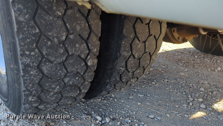 image for item OD9060 2002 International 3400  shuttle bus