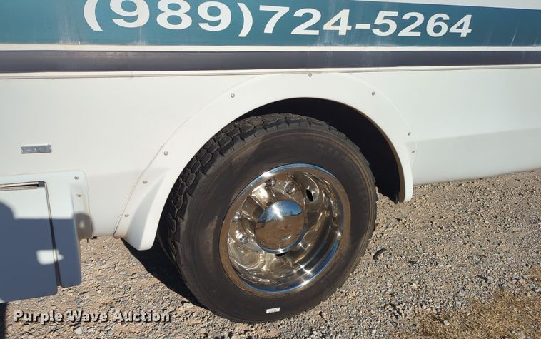 image for item OD9060 2002 International 3400  shuttle bus