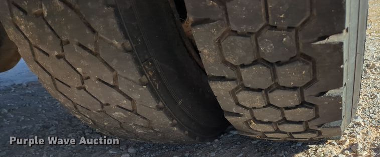 image for item OD9060 2002 International 3400  shuttle bus