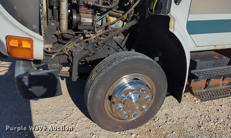 image for item OD9060 2002 International 3400  shuttle bus