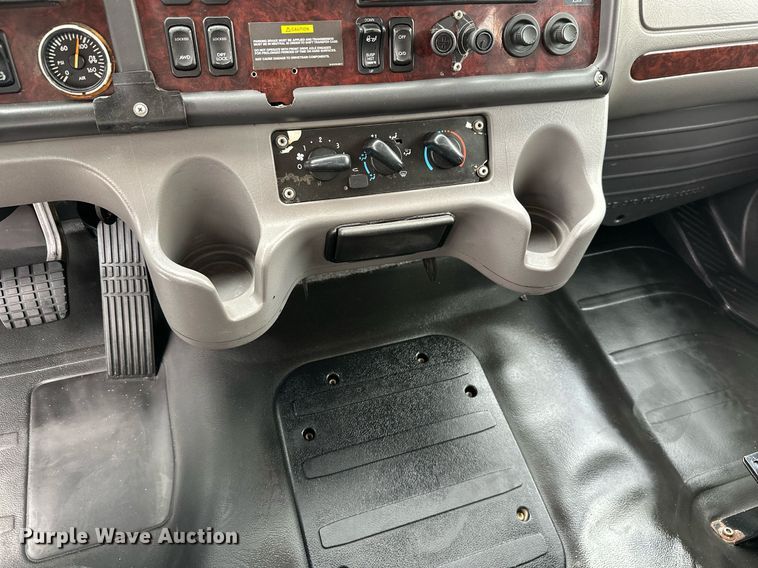 image for item OD9812 2015 Freightliner M2  shuttle bus