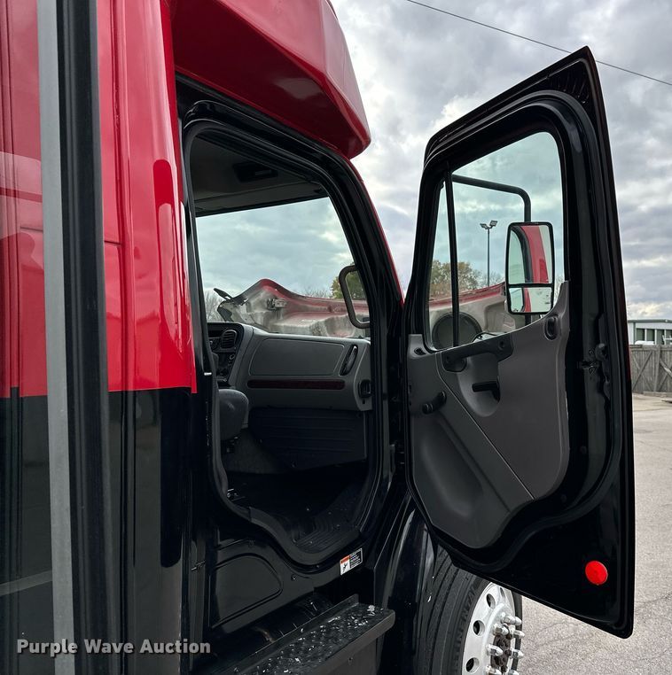 image for item OD9812 2015 Freightliner M2  shuttle bus