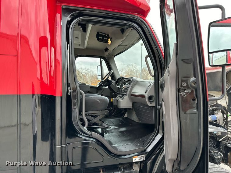 image for item OD9812 2015 Freightliner M2  shuttle bus