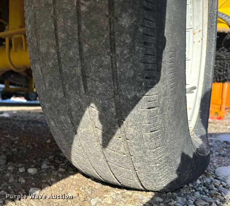 image for item OF9621 Superior Broom SM74C  broom