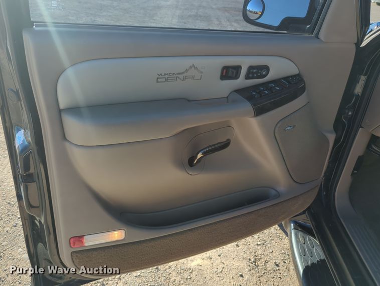 image for item OL9127 2002 GMC Yukon Denali XL  SUV