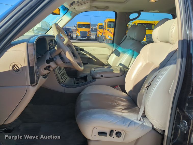 image for item OL9127 2002 GMC Yukon Denali XL  SUV