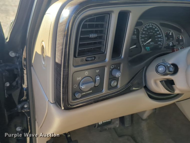 image for item OL9127 2002 GMC Yukon Denali XL  SUV