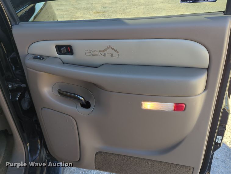 image for item OL9127 2002 GMC Yukon Denali XL  SUV