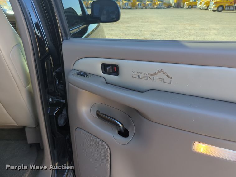 image for item OL9127 2002 GMC Yukon Denali XL  SUV