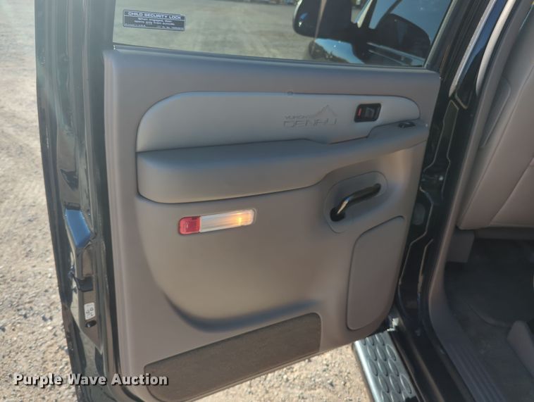 image for item OL9127 2002 GMC Yukon Denali XL  SUV