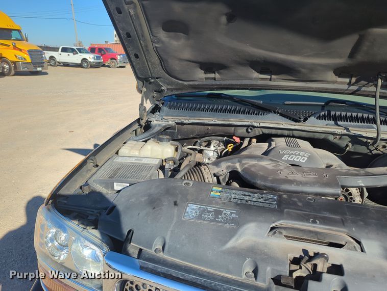 image for item OL9127 2002 GMC Yukon Denali XL  SUV