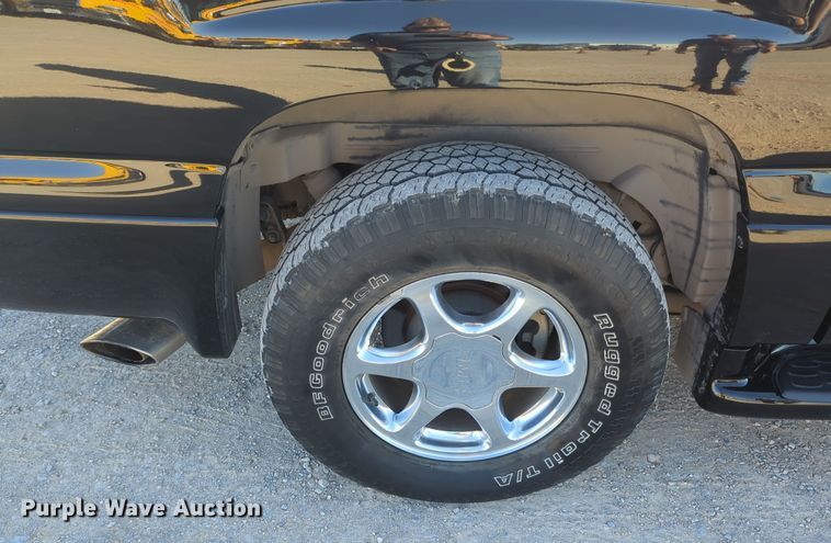 image for item OL9127 2002 GMC Yukon Denali XL  SUV