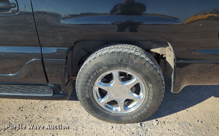 image for item OL9127 2002 GMC Yukon Denali XL  SUV