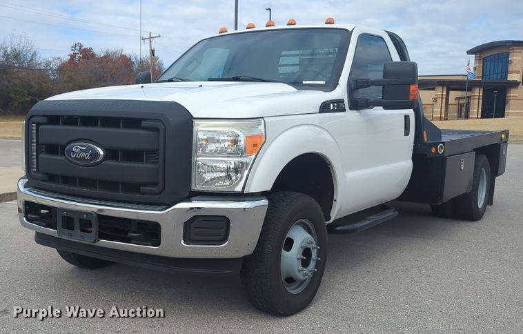 image for item OL9187 2016 Ford F350 Super Duty  flatbed pickup truck