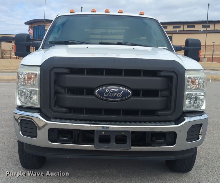 image for item OL9187 2016 Ford F350 Super Duty  flatbed pickup truck