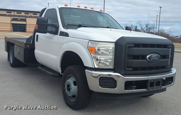 image for item OL9187 2016 Ford F350 Super Duty  flatbed pickup truck