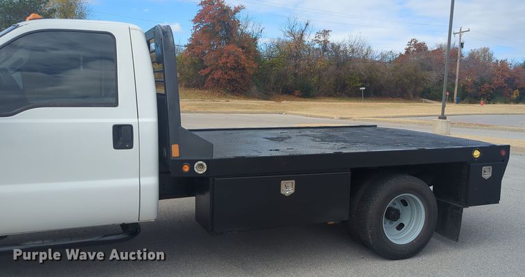 image for item OL9187 2016 Ford F350 Super Duty  flatbed pickup truck