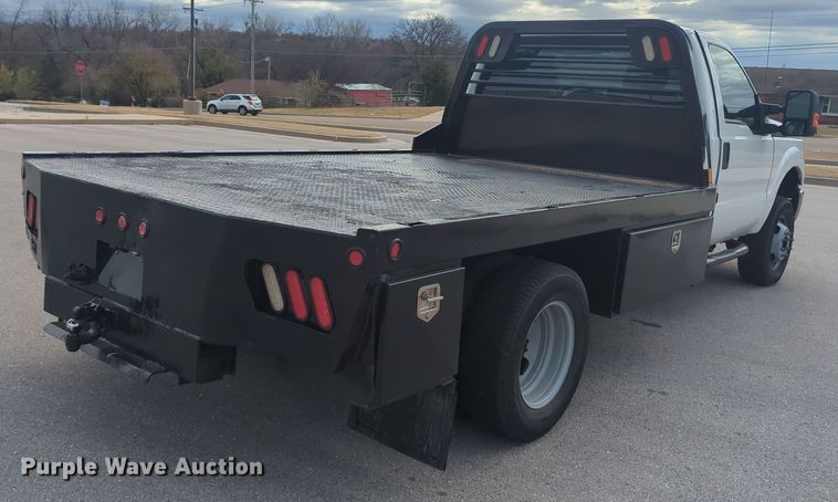 image for item OL9187 2016 Ford F350 Super Duty  flatbed pickup truck