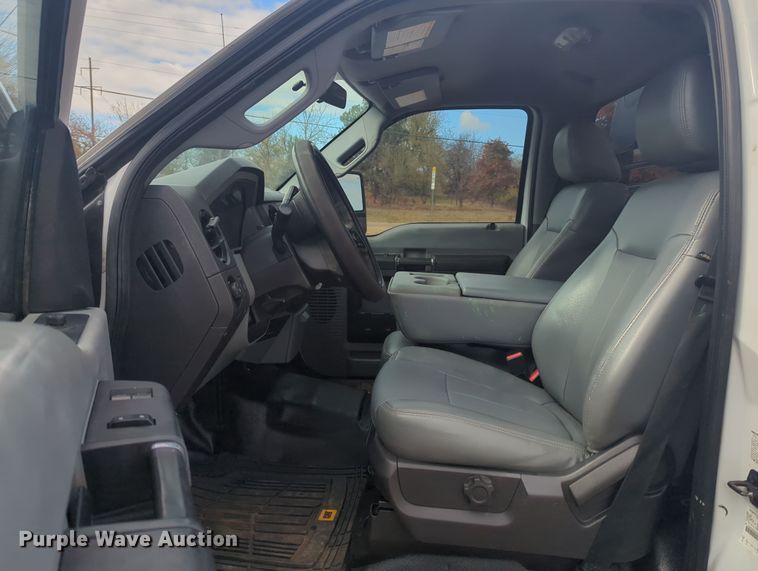 image for item OL9187 2016 Ford F350 Super Duty  flatbed pickup truck