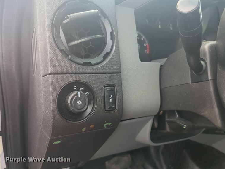 image for item OL9187 2016 Ford F350 Super Duty  flatbed pickup truck