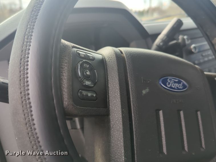 image for item OL9187 2016 Ford F350 Super Duty  flatbed pickup truck