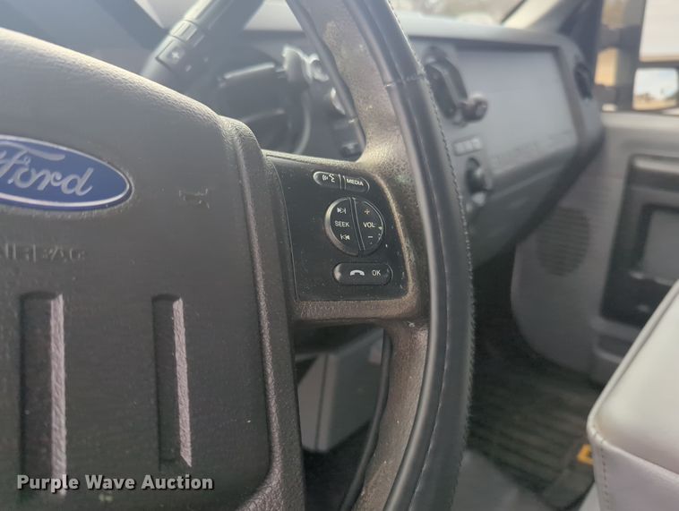 image for item OL9187 2016 Ford F350 Super Duty  flatbed pickup truck