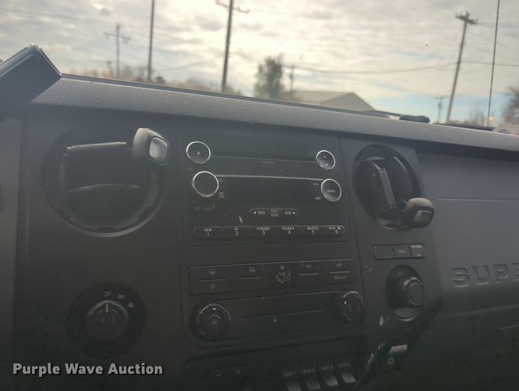 image for item OL9187 2016 Ford F350 Super Duty  flatbed pickup truck