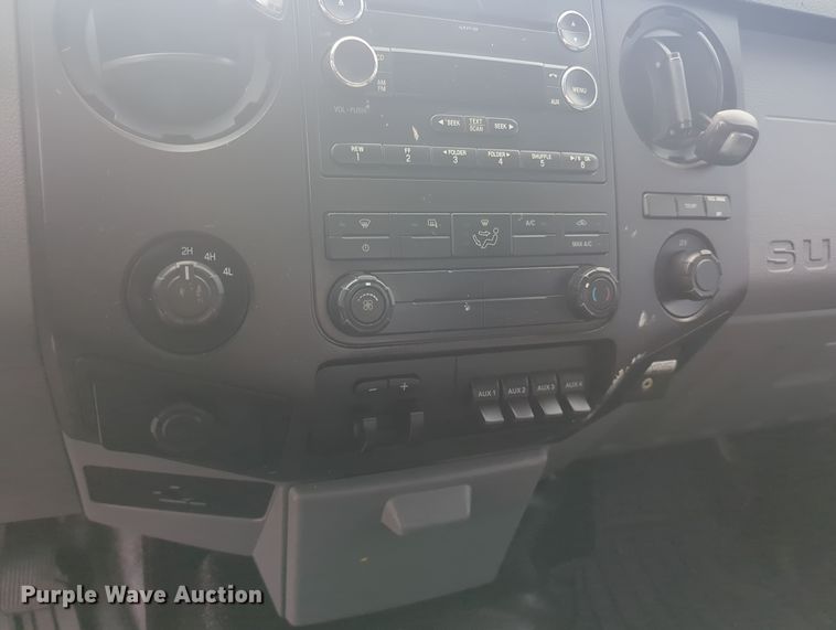 image for item OL9187 2016 Ford F350 Super Duty  flatbed pickup truck