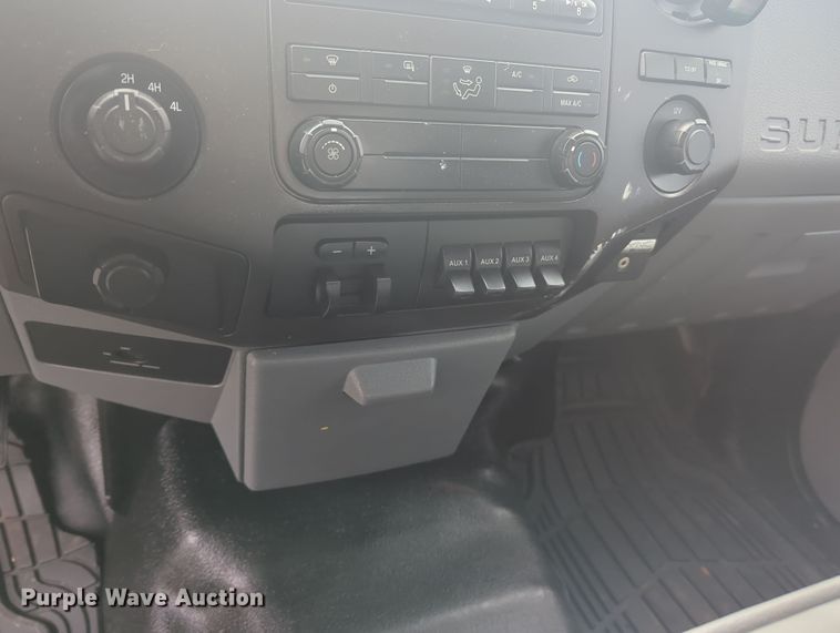 image for item OL9187 2016 Ford F350 Super Duty  flatbed pickup truck