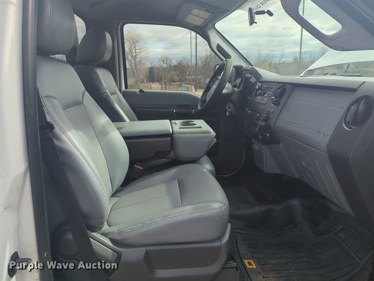 image for item OL9187 2016 Ford F350 Super Duty  flatbed pickup truck