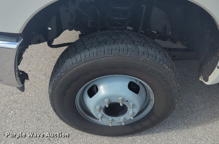 image for item OL9187 2016 Ford F350 Super Duty  flatbed pickup truck