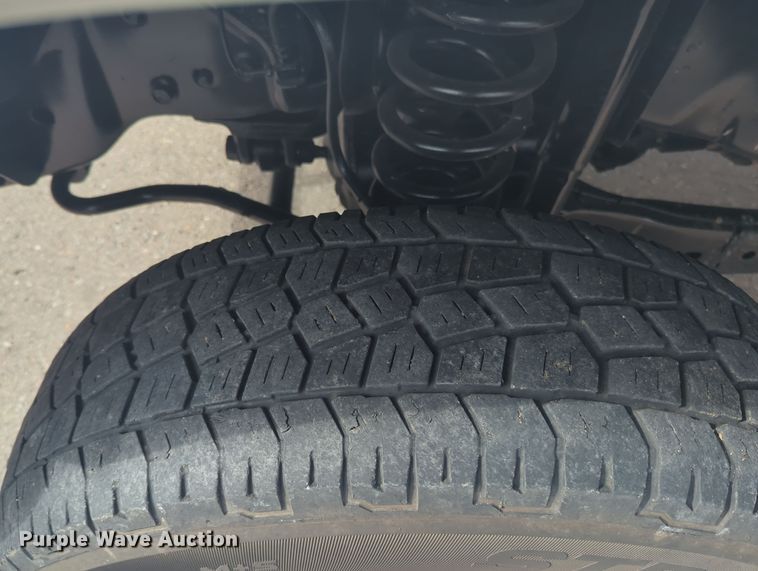 image for item OL9187 2016 Ford F350 Super Duty  flatbed pickup truck