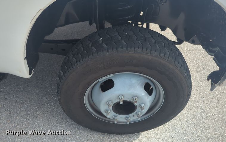 image for item OL9187 2016 Ford F350 Super Duty  flatbed pickup truck