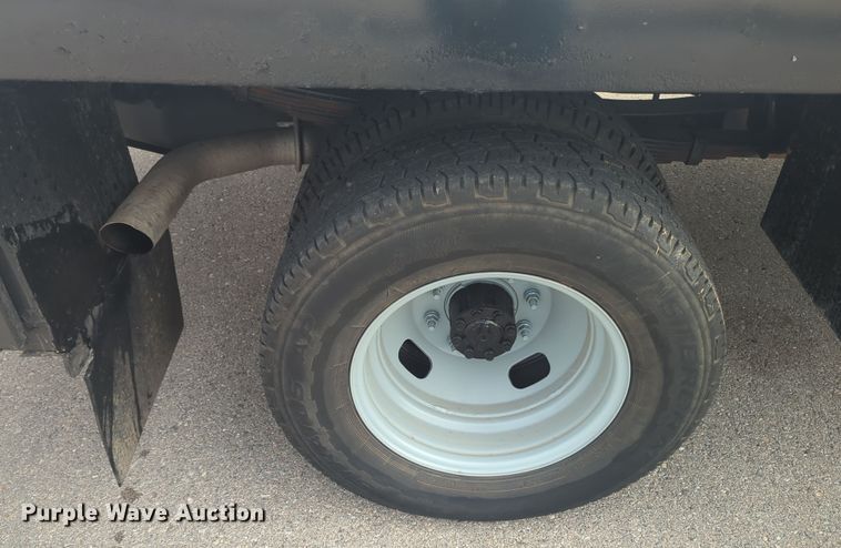 image for item OL9187 2016 Ford F350 Super Duty  flatbed pickup truck