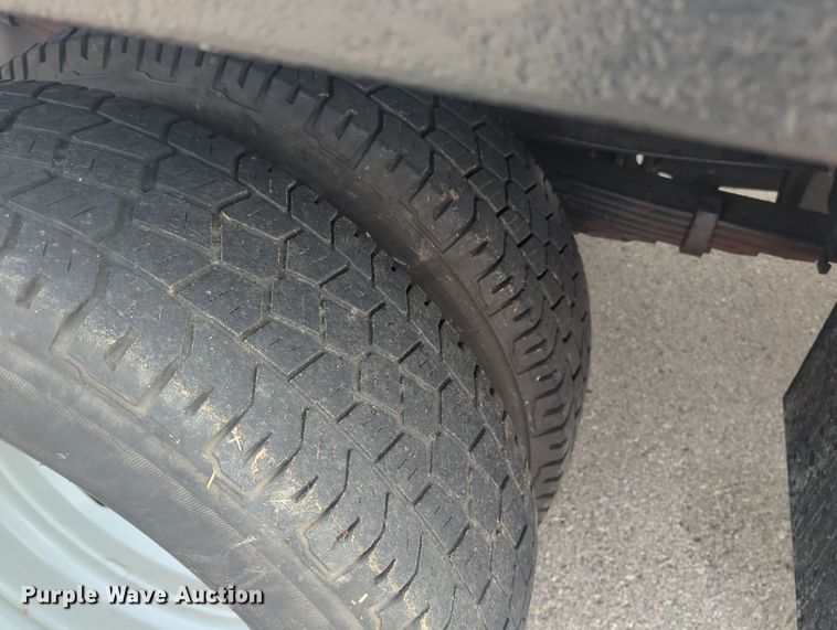 image for item OL9187 2016 Ford F350 Super Duty  flatbed pickup truck