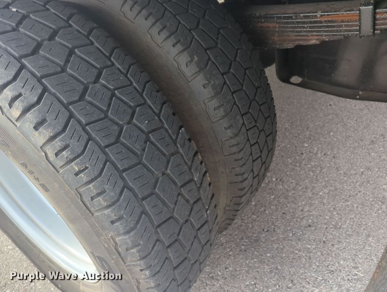 image for item OL9187 2016 Ford F350 Super Duty  flatbed pickup truck