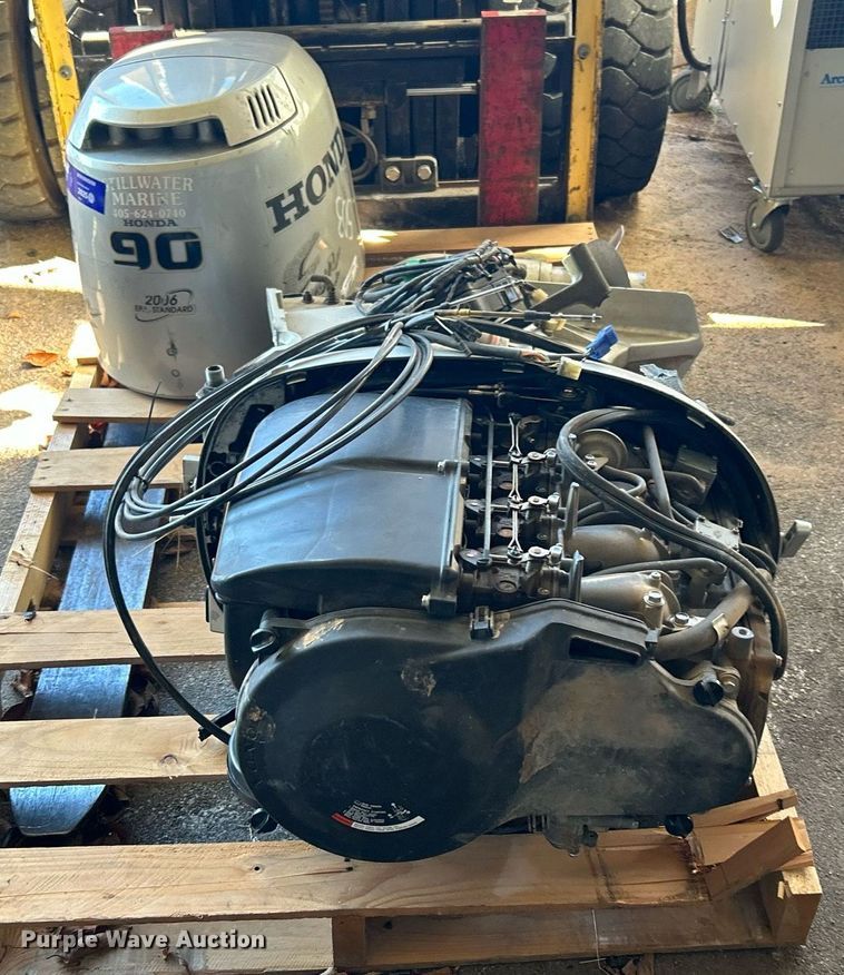 image for item OM9089 2000 Honda  outboard engine