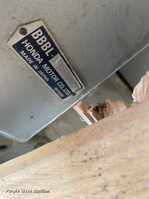 image for item OM9089 2000 Honda  outboard engine